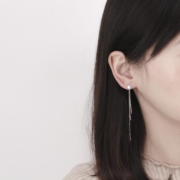 Cercei lungi de dama intr-o singura culoare