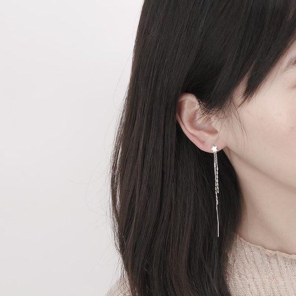 Cercei lungi de dama intr-o singura culoare