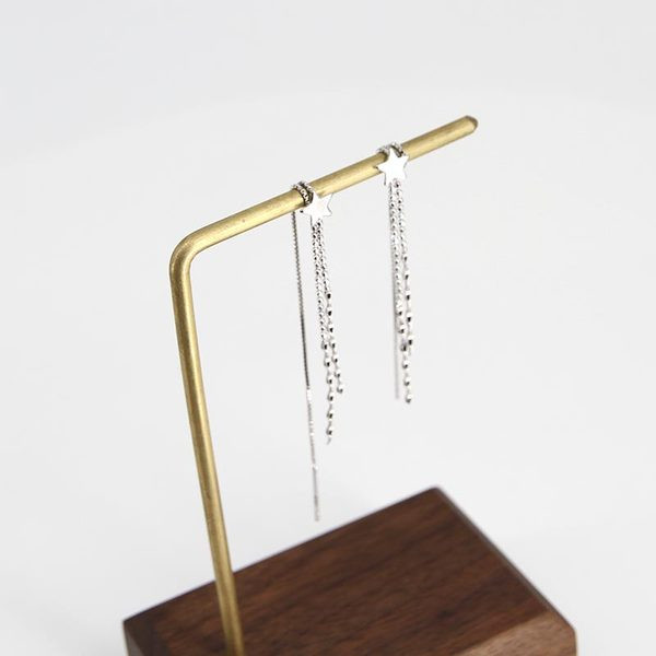 Cercei lungi de dama intr-o singura culoare