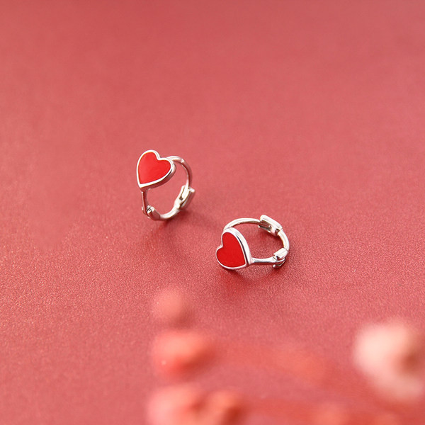 Cercei mici de dama cu catarama si inima