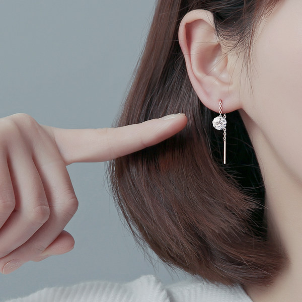 Cercei lungi de dama moderni cu pietre