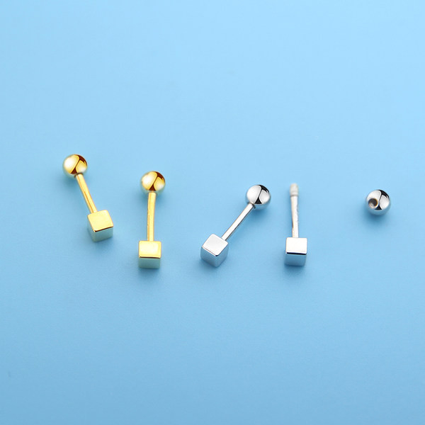 Cercei mici geometrici moderni pentru femei