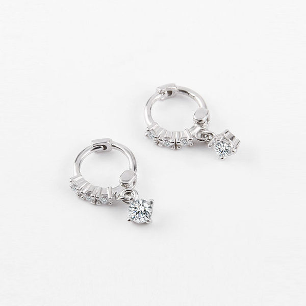 Cercei moderni de dama cu pandantiv - culoare argintie