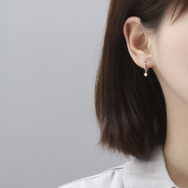 Cercei moderni de dama cu pandantiv - culoare argintie