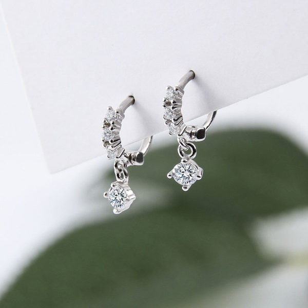 Cercei moderni de dama cu pandantiv - culoare argintie