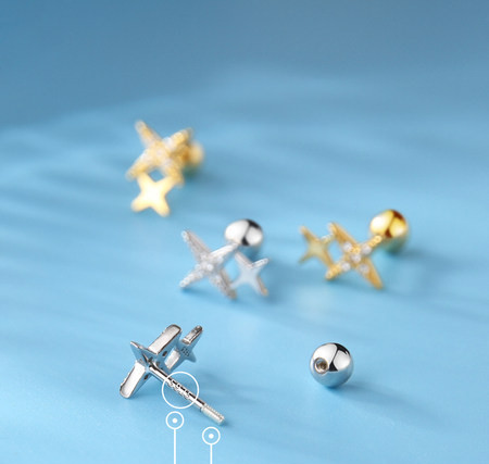 Cercei mici de dama in forma de stea cu inchidere cu surub