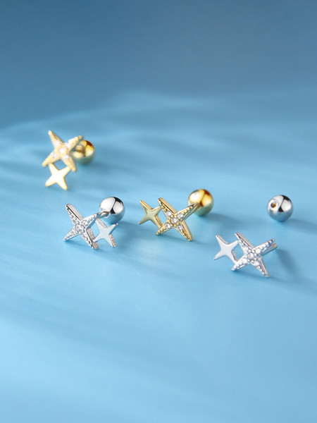 Cercei mici de dama in forma de stea cu inchidere cu surub