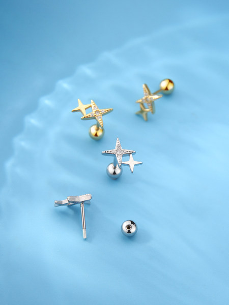 Cercei mici de dama in forma de stea cu inchidere cu surub