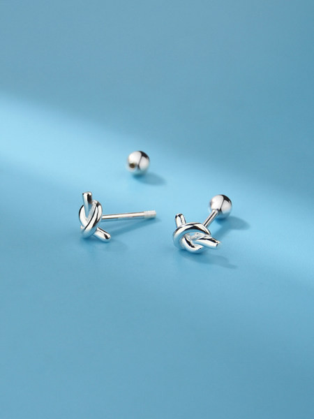 Cercei cu știfturi moderni de damă