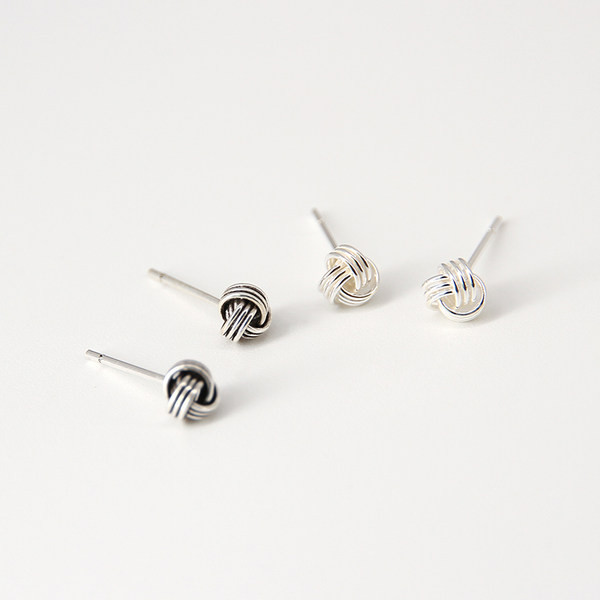 Cercei simpli mici cu prindere cu șurub