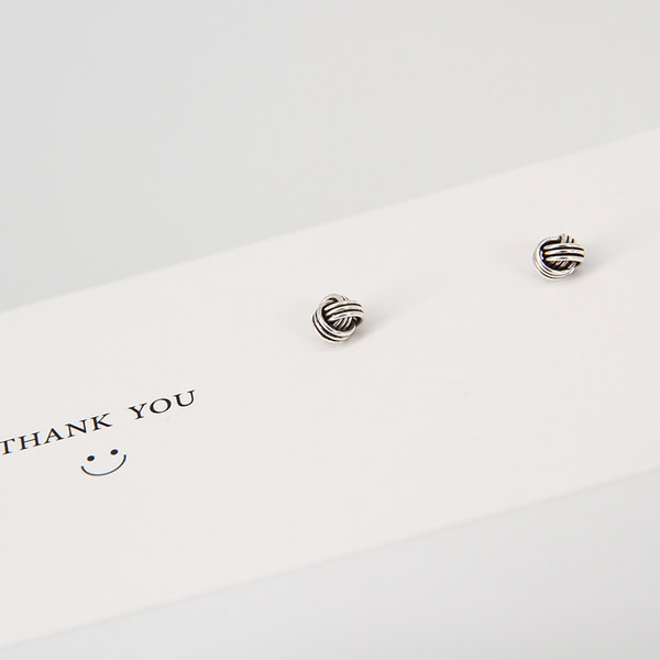 Cercei simpli mici cu prindere cu șurub