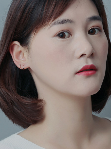 Model nou cercei doua culori pentru dama