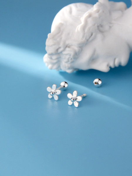 Cercei cu flori eleganti pentru femei