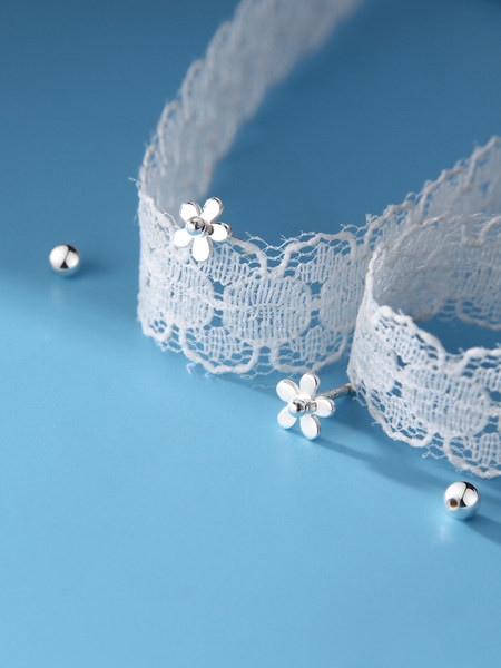 Cercei cu flori eleganti pentru femei