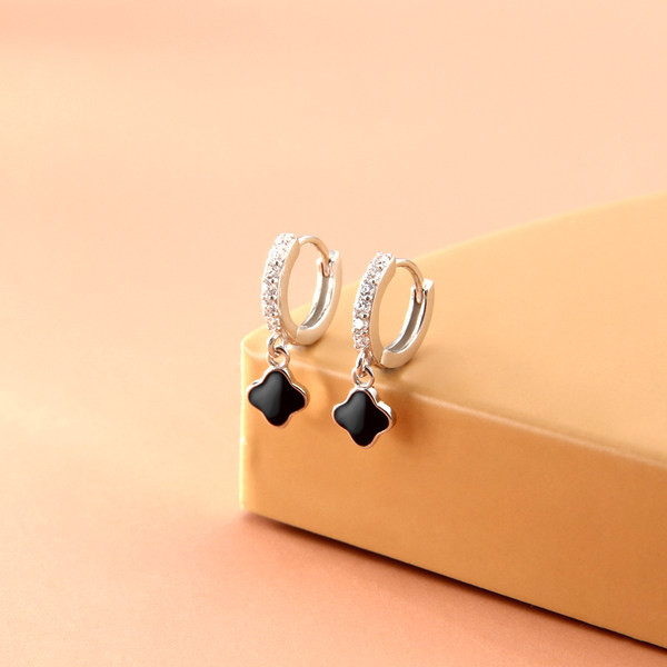 Elegantsed hõbekõrvarõngad - ripatsiga