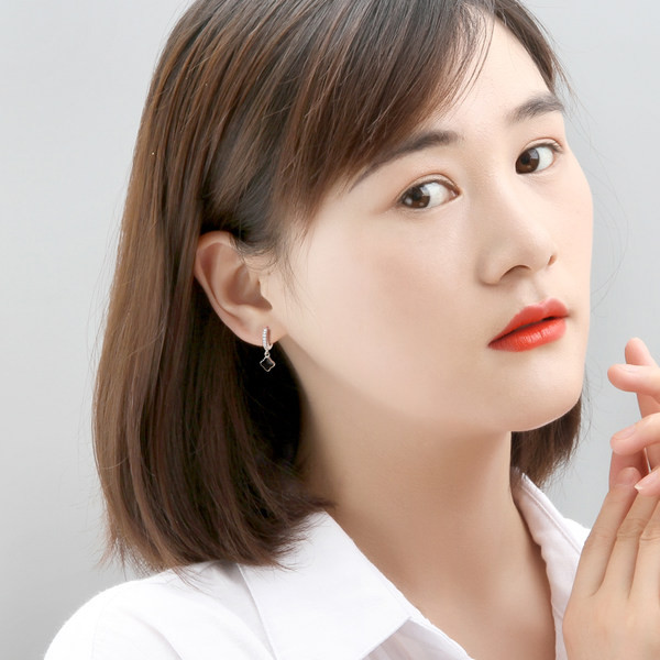 Elegantsed hõbekõrvarõngad - ripatsiga