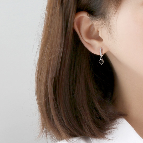 Elegantsed hõbekõrvarõngad - ripatsiga