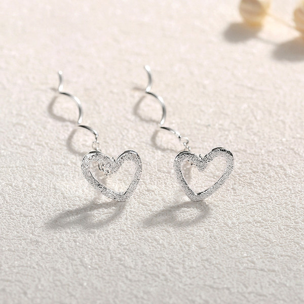 Naiste vabaaja kõrvarõngad