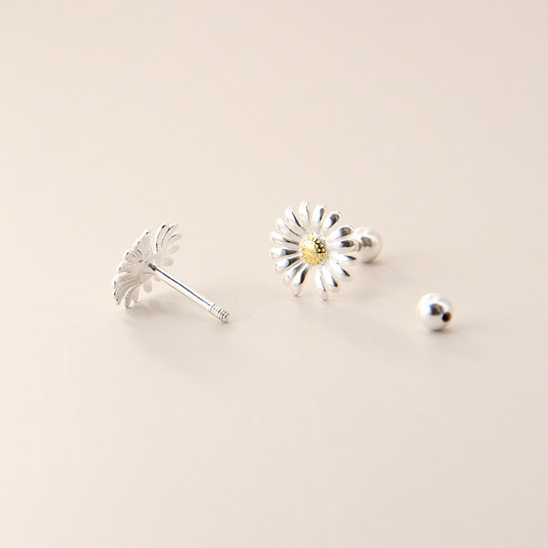 Naiste lillelised kõrvarõngad