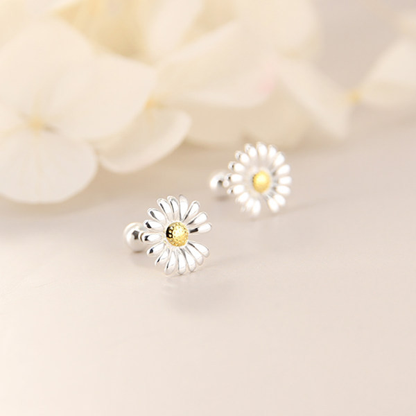 Naiste lillelised kõrvarõngad