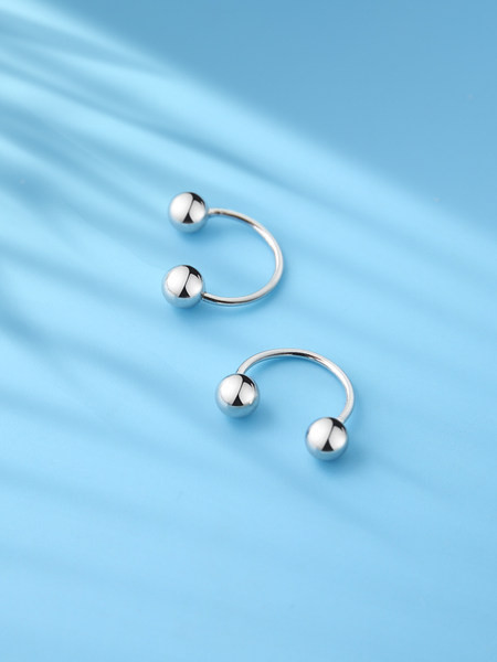 Cercei de damă cu mărgele cu șuruburi