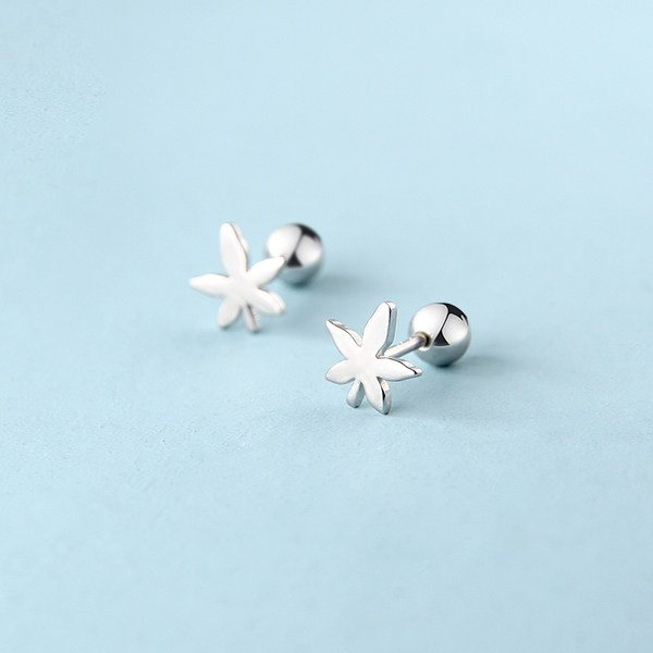 Cercei de damă în formă de frunză mici, cu prindere cu șurub