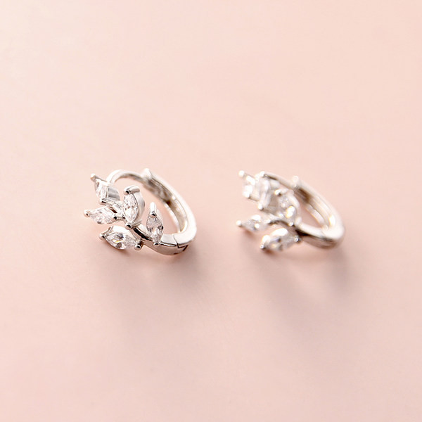 Model nou de cercei de dama cu pietre de culoare argintie