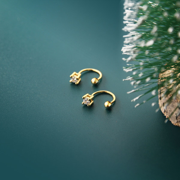 Cercei de dama cu piatra si forma semicirculara