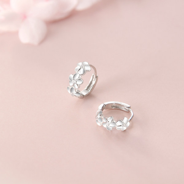 Cercei moderni de dama cu pietre