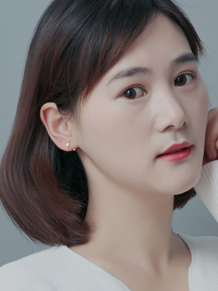 Model nou de cercei de dama cu perle