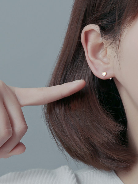 Naiste stiilsed dekoratiivkividega südamekujulised kõrvarõngad