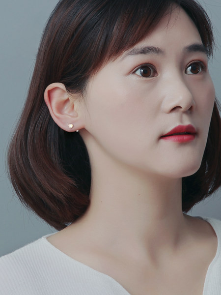 Naiste stiilsed dekoratiivkividega südamekujulised kõrvarõngad