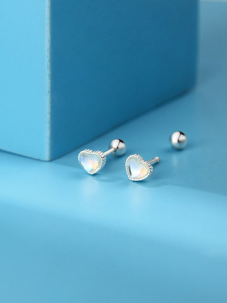 Naiste stiilsed dekoratiivkividega südamekujulised kõrvarõngad