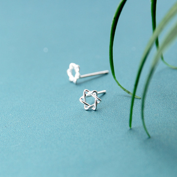 Noul model de cercei de dama in forma de stea