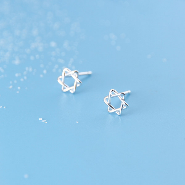 Noul model de cercei de dama in forma de stea