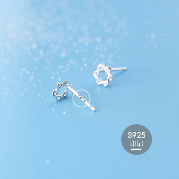 Noul model de cercei de dama in forma de stea