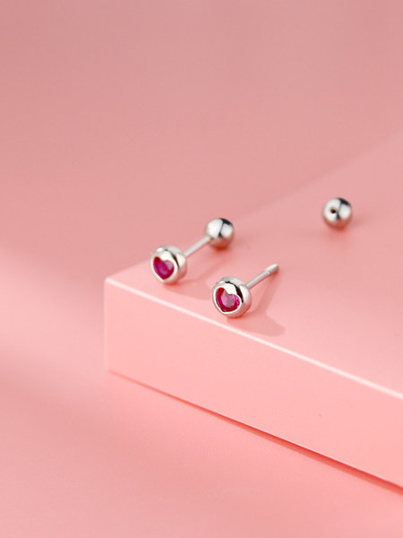 Cercei mici cu șurub pentru femei