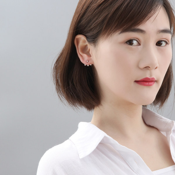 Cercei moderni de dama de culoare argintie