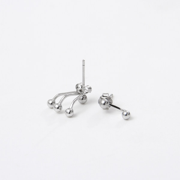 Cercei moderni de dama de culoare argintie