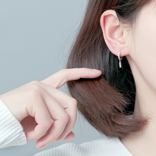 Cercei de damă moderni cu pietre - cerc