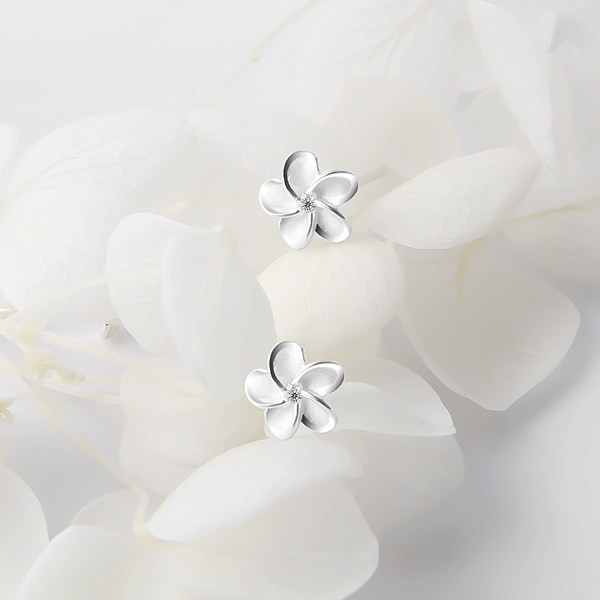 Cercei moderni in forma de floare - pentru femei
