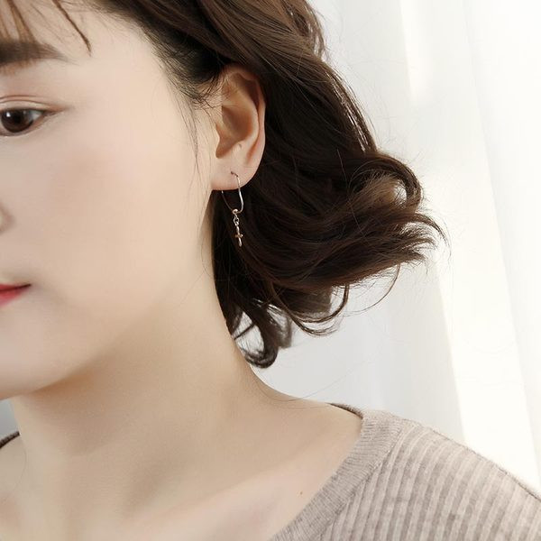 Cercei de dama in forma de inima cu pandantiv in cruce