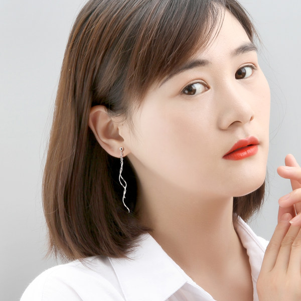 Cercei lungi de dama model nou de culoare argintie