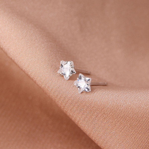 Cercei de dama cu o piatra decorativa