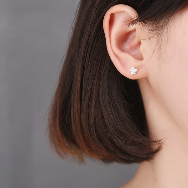 Cercei de dama cu o piatra decorativa