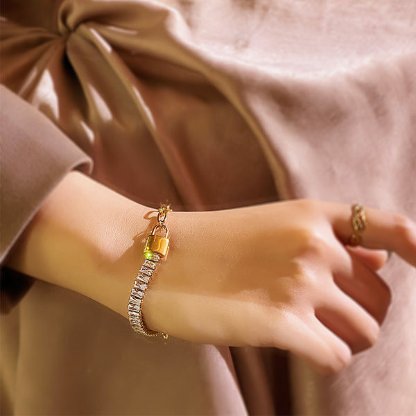 Bratara de dama cu element metalic