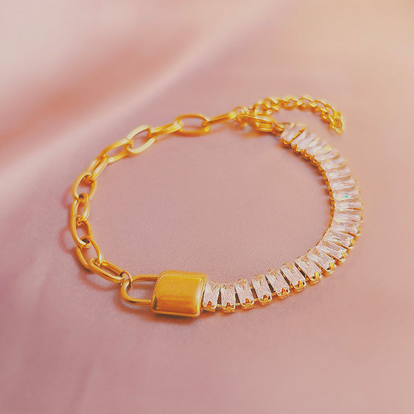 Bratara de dama cu element metalic