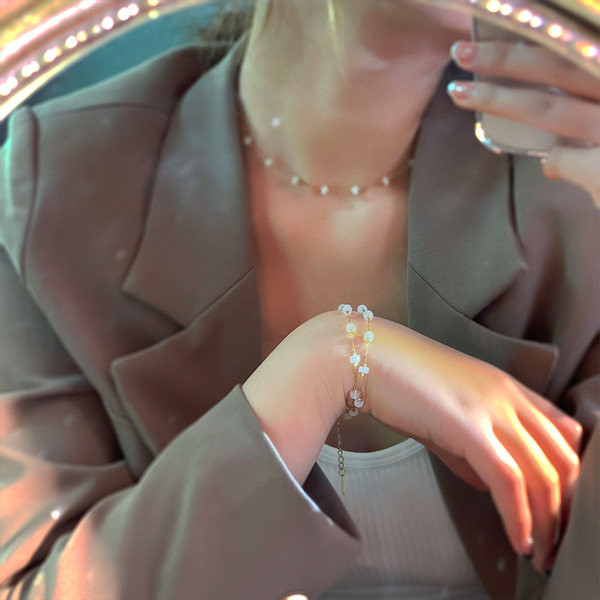 Bratara de dama cu elemente decorative