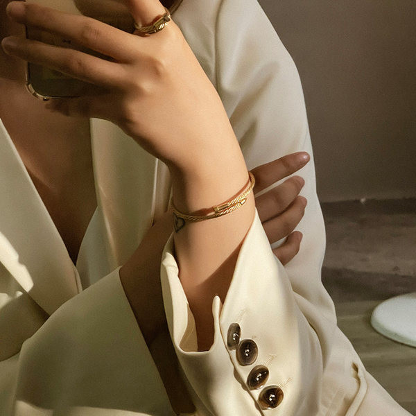 Bratara de dama moderna tip balon de culoare aurie