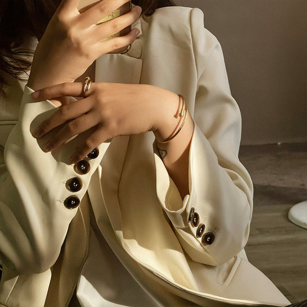 Bratara de dama moderna tip balon de culoare aurie